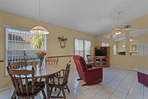 House in Orlando, Florida 3 bedrooms, 144.37 sq.m. № 1687605 - photo 13