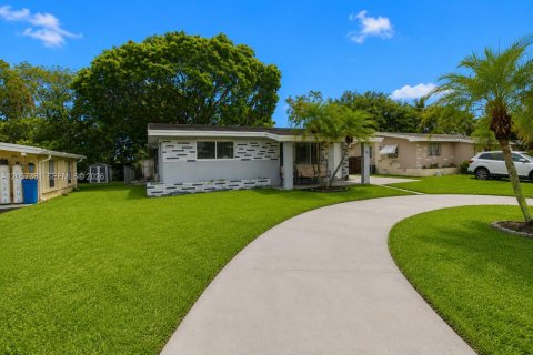 Casa en venta en Miramar, Florida, 2 dormitorios, 82.5 m2 № 2244914 - foto 2