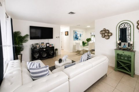 Casa en venta en Miramar, Florida, 2 dormitorios, 82.5 m2 № 2244914 - foto 9