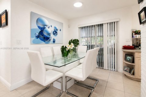 Casa en venta en Miramar, Florida, 2 dormitorios, 82.5 m2 № 2244914 - foto 11