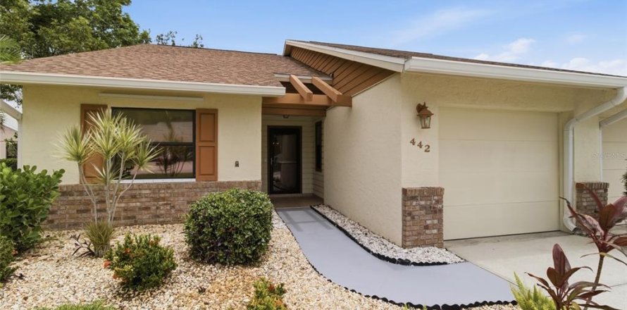House in Venice, Florida 2 bedrooms, 104.79 sq.m. № 2095019