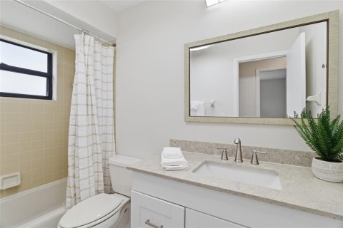 House in Venice, Florida 2 bedrooms, 104.79 sq.m. № 2095019 - photo 21