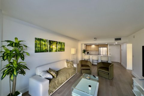 Condominio en alquiler en Miami Beach, Florida, 1 dormitorio, 86.4 m2 № 2011115 - foto 3