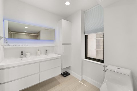 Купить кондоминиум в Авентура, Флорида 2 спальни, 122.82м2, № 1828775 - фото 12