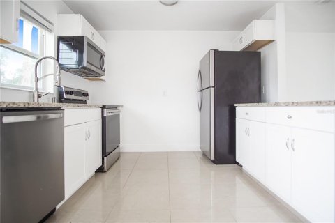 Apartamento en alquiler en Davenport, Florida, 2 dormitorios, 97.55 m2 № 1918747 - foto 3
