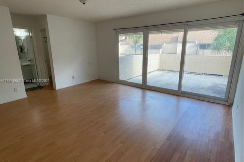 Adosado en venta en Plantation, Florida, 3 dormitorios, 164.44 m2 № 1949798 - foto 1