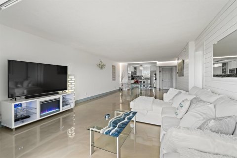 Condo in Tequesta, Florida, 2 bedrooms  № 2245784 - photo 28