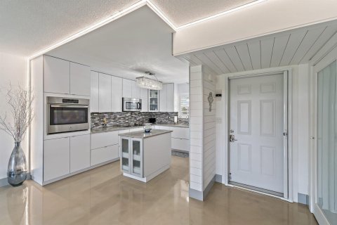 Condo in Tequesta, Florida, 2 bedrooms  № 2245784 - photo 25