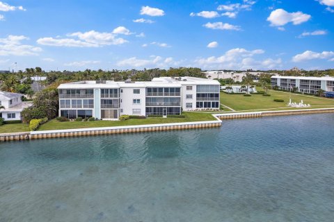Condo in Tequesta, Florida, 2 bedrooms  № 2245784 - photo 11