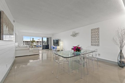 Condo in Tequesta, Florida, 2 bedrooms  № 2245784 - photo 14