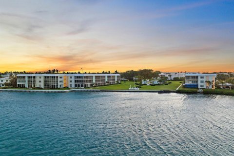 Condo in Tequesta, Florida, 2 bedrooms  № 2245784 - photo 2