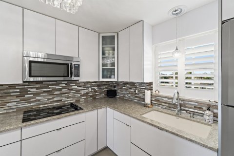 Condo in Tequesta, Florida, 2 bedrooms  № 2245784 - photo 21
