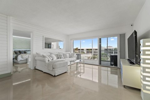 Condo in Tequesta, Florida, 2 bedrooms  № 2245784 - photo 16