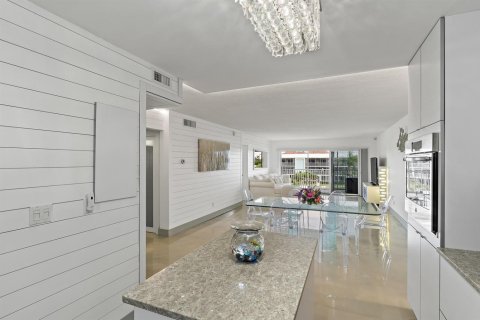 Condo in Tequesta, Florida, 2 bedrooms  № 2245784 - photo 15