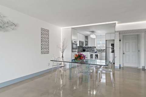 Condo in Tequesta, Florida, 2 bedrooms  № 2245784 - photo 23