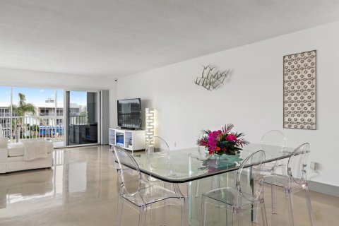 Condo in Tequesta, Florida, 2 bedrooms  № 2245784 - photo 22