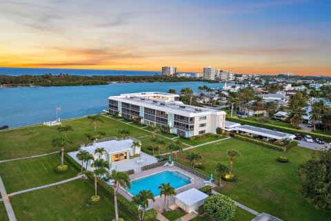 Condo in Tequesta, Florida, 2 bedrooms  № 2245784 - photo 9