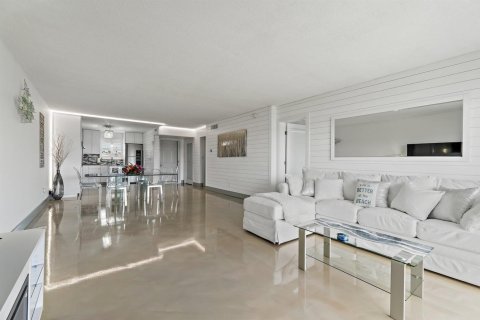 Condo in Tequesta, Florida, 2 bedrooms  № 2245784 - photo 24