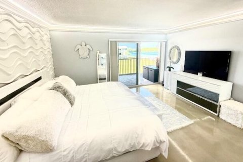 Condo in Tequesta, Florida, 2 bedrooms  № 2245784 - photo 30