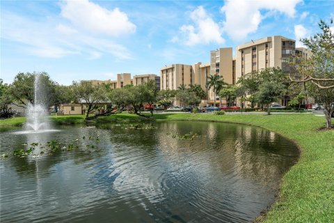 Condominio en venta en Lauderhill, Florida, 2 dormitorios, 149.29 m2 № 2014442 - foto 30