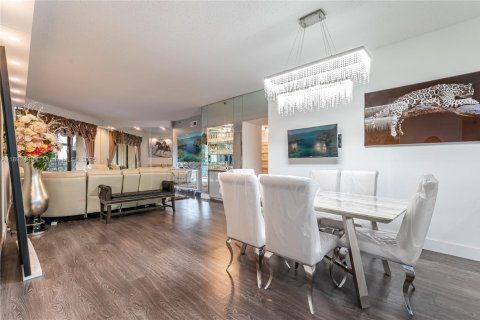 Condominio en venta en Lauderhill, Florida, 2 dormitorios, 149.29 m2 № 2014442 - foto 2