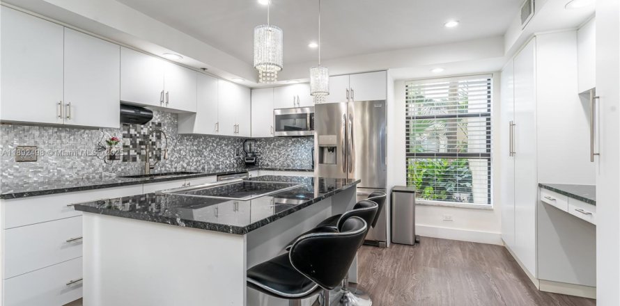 Condominio en Lauderhill, Florida, 2 dormitorios  № 2014442