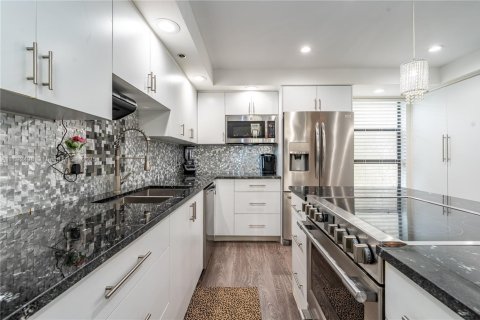 Condominio en venta en Lauderhill, Florida, 2 dormitorios, 149.29 m2 № 2014442 - foto 6