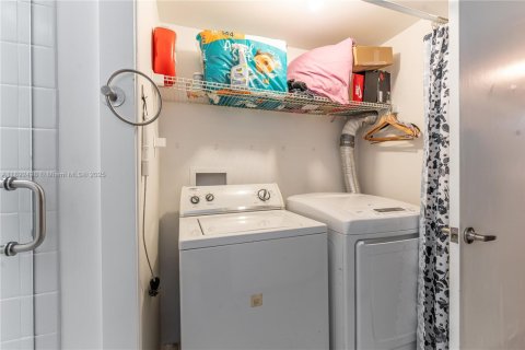 Condominio en venta en Lauderhill, Florida, 2 dormitorios, 149.29 m2 № 2014442 - foto 22
