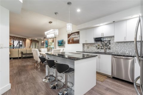 Condominio en venta en Lauderhill, Florida, 2 dormitorios, 149.29 m2 № 2014442 - foto 5