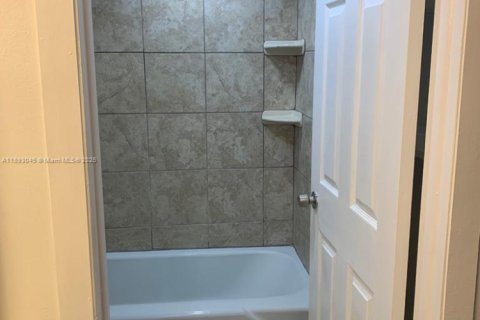 Снять в аренду кондоминиум в Лодерхилл, Флорида 1 спальня, 74.32м2, № 1946539 - фото 18