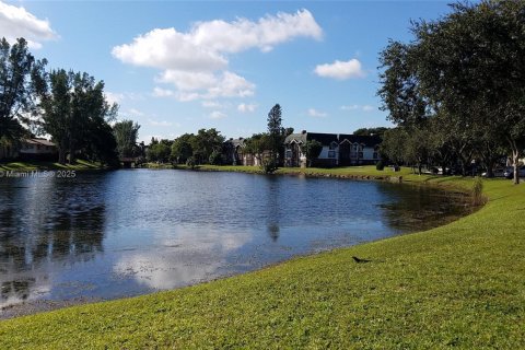 Снять в аренду кондоминиум в Лодерхилл, Флорида 1 спальня, 74.32м2, № 1946539 - фото 23