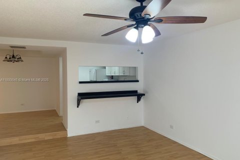 Снять в аренду кондоминиум в Лодерхилл, Флорида 1 спальня, 74.32м2, № 1946539 - фото 4