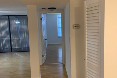 Снять в аренду кондоминиум в Лодерхилл, Флорида 1 спальня, 74.32м2, № 1946539 - фото 7