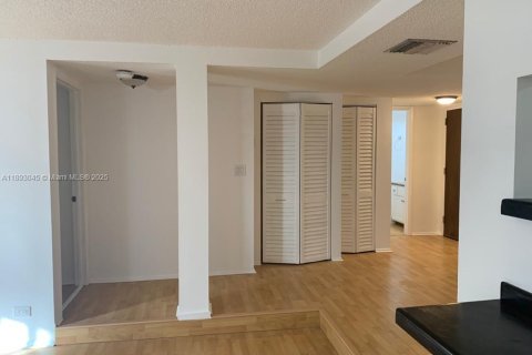 Снять в аренду кондоминиум в Лодерхилл, Флорида 1 спальня, 74.32м2, № 1946539 - фото 6