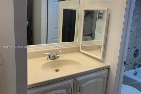 Снять в аренду кондоминиум в Лодерхилл, Флорида 1 спальня, 74.32м2, № 1946539 - фото 20