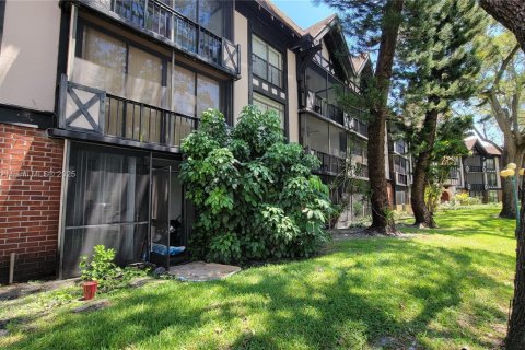 Снять в аренду кондоминиум в Лодерхилл, Флорида 1 спальня, 74.32м2, № 1946539 - фото 2