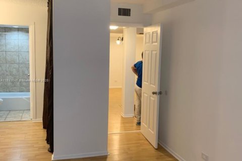 Снять в аренду кондоминиум в Лодерхилл, Флорида 1 спальня, 74.32м2, № 1946539 - фото 14