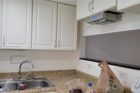 Снять в аренду кондоминиум в Лодерхилл, Флорида 1 спальня, 74.32м2, № 1946539 - фото 8