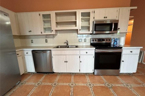 Condo in Clearwater, Florida, 2 bedrooms  № 1903679 - photo 13