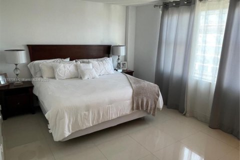 Copropriété à louer à Surfside, Floride: 1 chambre, 84.08 m2 № 1730812 - photo 15