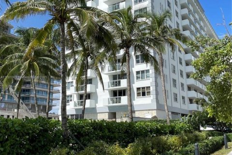 Copropriété à louer à Surfside, Floride: 1 chambre, 84.08 m2 № 1730812 - photo 1