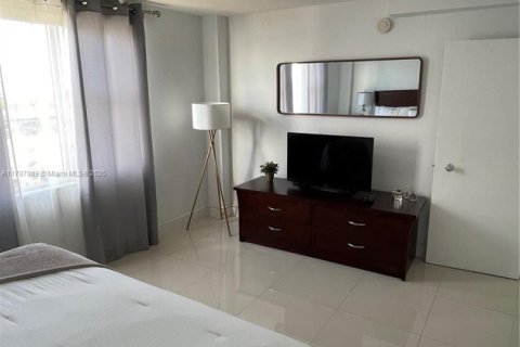 Copropriété à louer à Surfside, Floride: 1 chambre, 84.08 m2 № 1730812 - photo 16