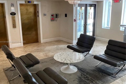 Copropriété à louer à Surfside, Floride: 1 chambre, 84.08 m2 № 1730812 - photo 2