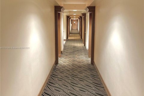 Copropriété à louer à Surfside, Floride: 1 chambre, 84.08 m2 № 1730812 - photo 4