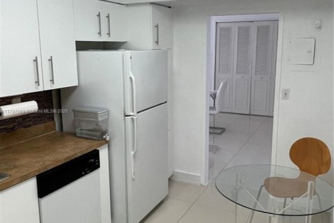 Copropriété à louer à Surfside, Floride: 1 chambre, 84.08 m2 № 1730812 - photo 19