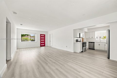 Villa ou maison à vendre à Miami, Floride: 4 chambres, 144.46 m2 № 2283023 - photo 6