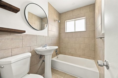 Villa ou maison à vendre à Miami, Floride: 4 chambres, 144.46 m2 № 2283023 - photo 15