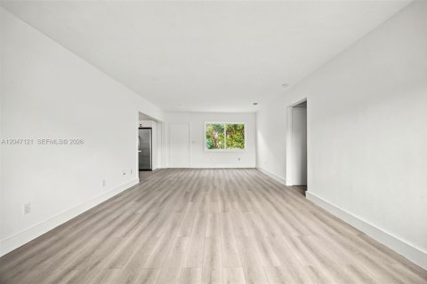 Villa ou maison à vendre à Miami, Floride: 4 chambres, 144.46 m2 № 2283023 - photo 7