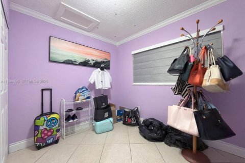 House in Miami, Florida 5 bedrooms, 190.17 sq.m. № 1992404 - photo 21