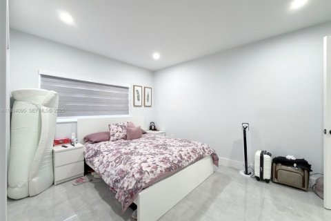 House in Miami, Florida 5 bedrooms, 190.17 sq.m. № 1992404 - photo 26